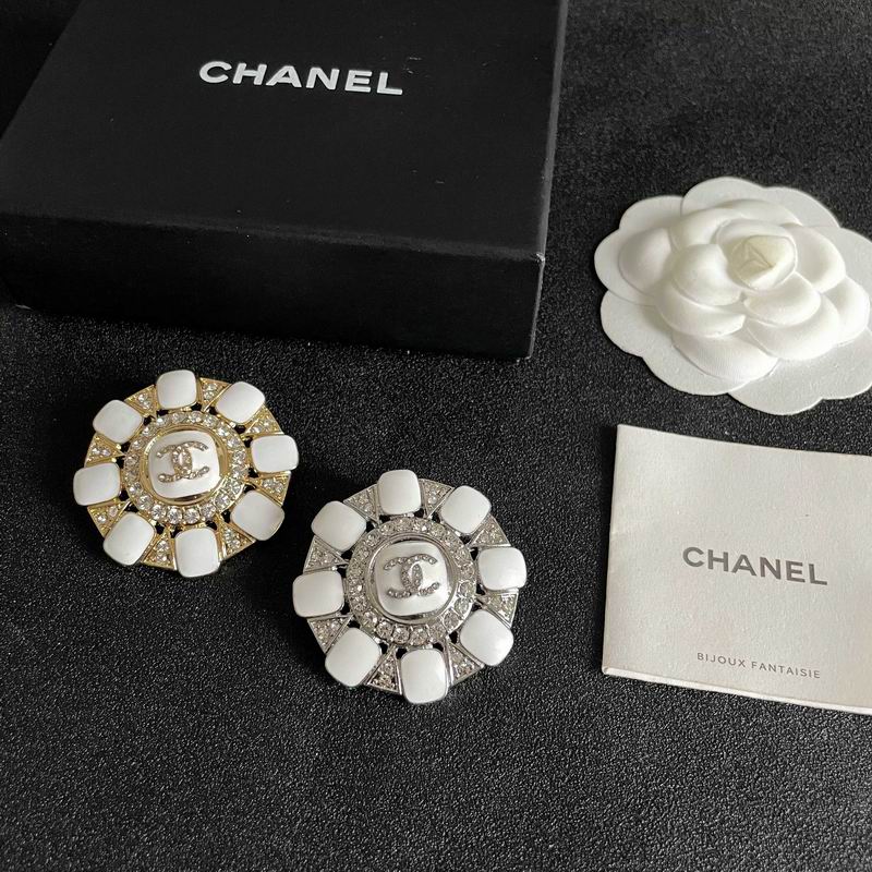 Chanel Brooch 08yxs10